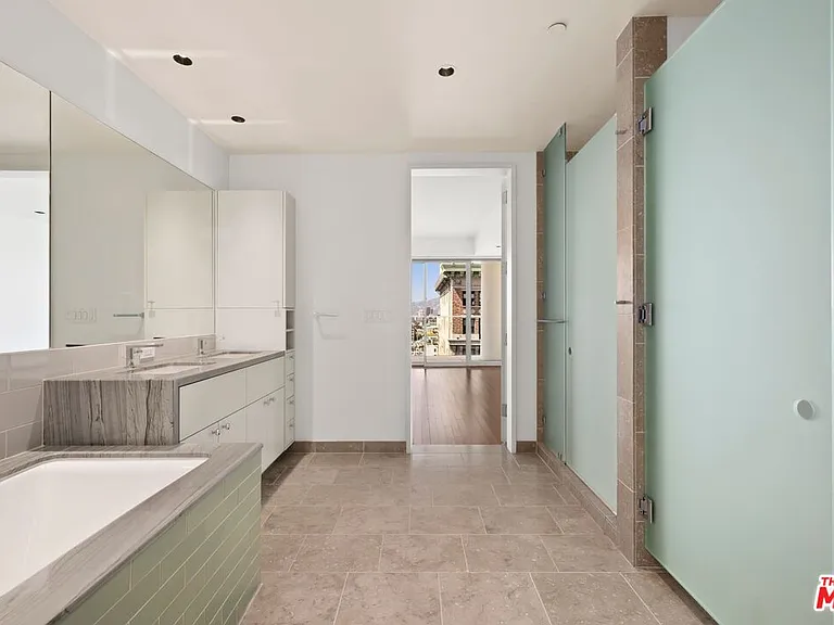 6250 Hollywood Blvd #12I — Photo 10