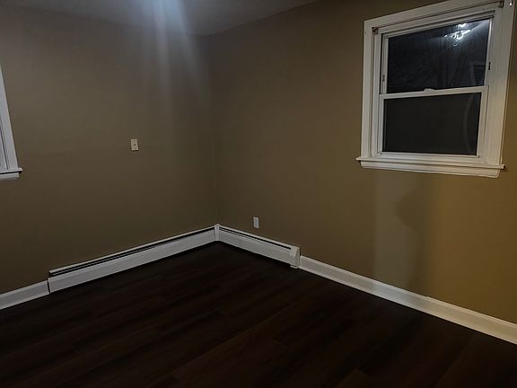 5th image of 7908 Glenwood St