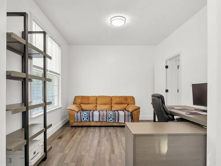 717 Lantern Pl — Photo 9