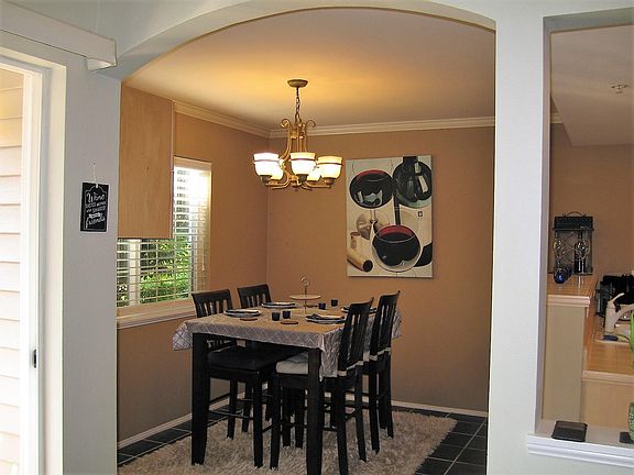 3rd image of 25235 SE Klahanie Blvd APT D103