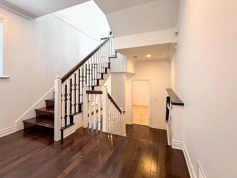 2307 Marine Dr — Photo 33