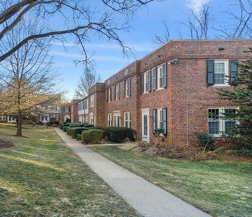 2nd image of 1401 S Edgewood St APT 480