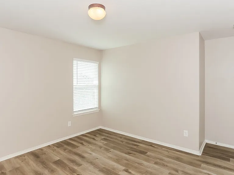 413 Emerald Creek Dr — Photo 17
