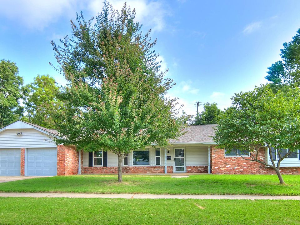 Avail. 8/1: FOUR bedroom, 2.5 bath, 2 living areas plus large kitchen and dining room