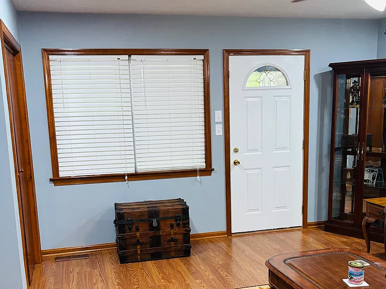 1341 Robinhood Ln — Photo 11