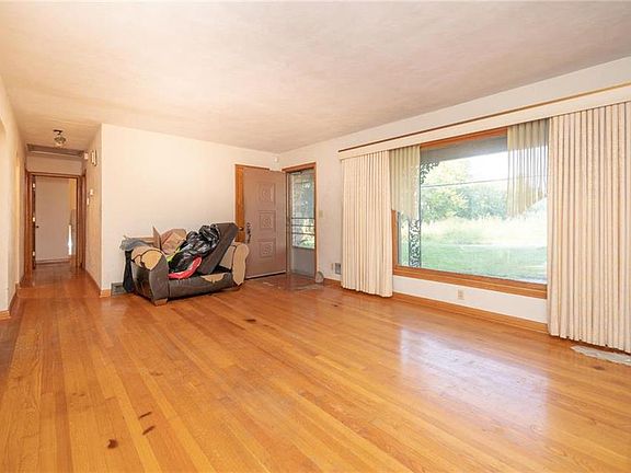3rd image of 1315 N 86th St