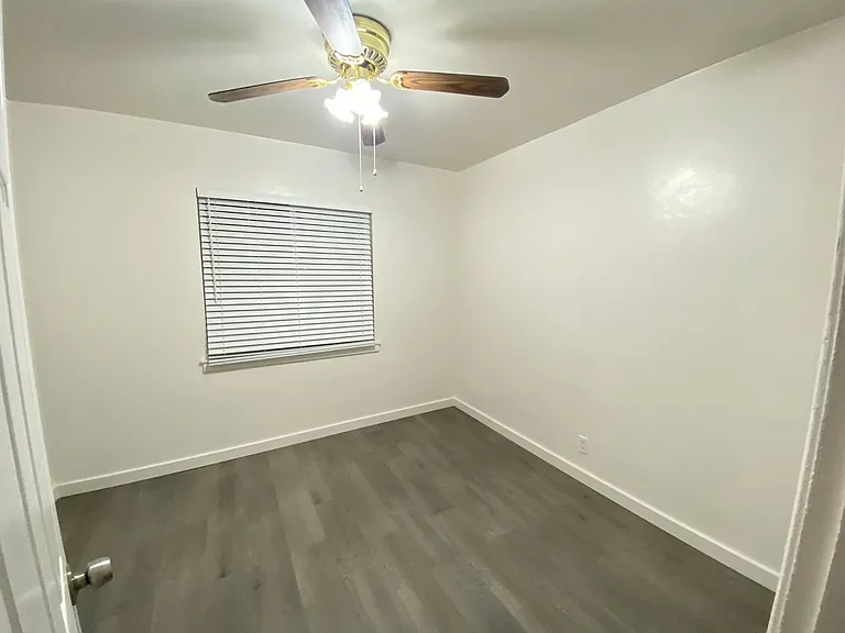 1225 Glenda Way — Photo 6