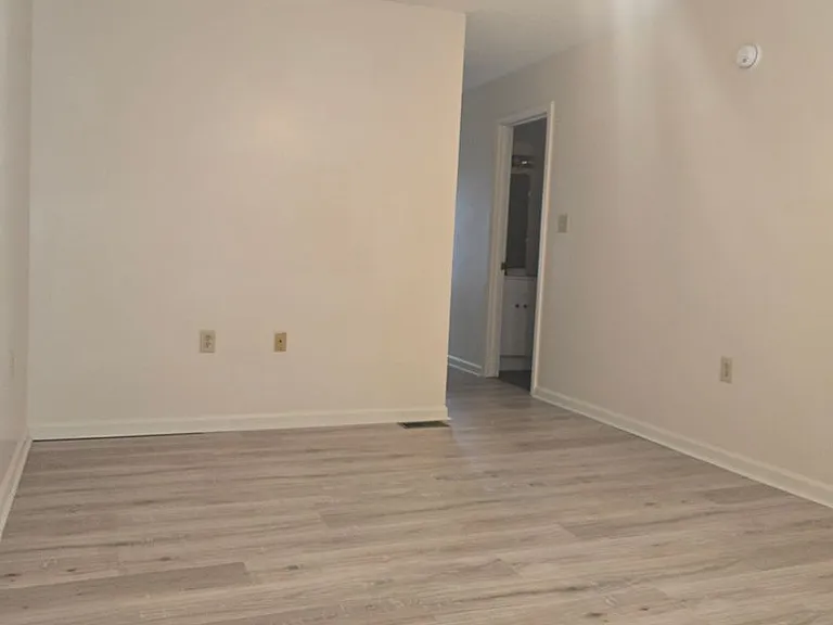 122 Madison Spgs — Photo 2