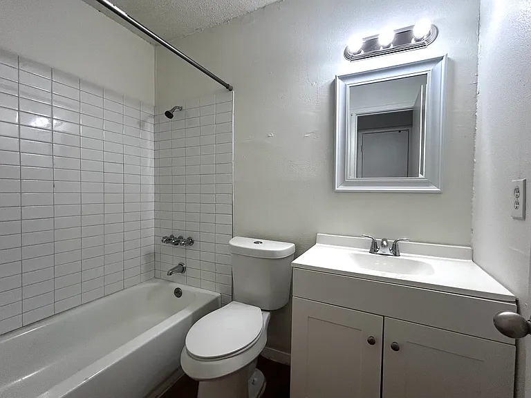 1011 W 23rd St #101 — Photo 18