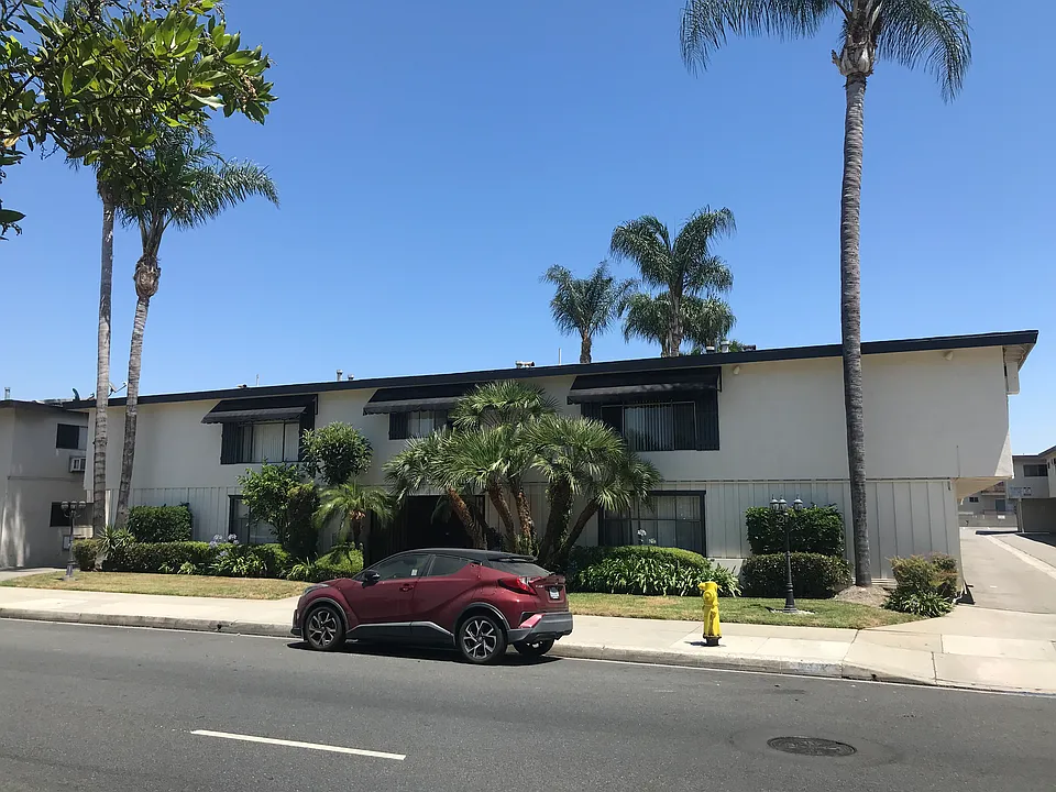10334 Paramount Blvd