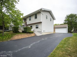 150 Mayer Ave, Wheeling, IL 60090