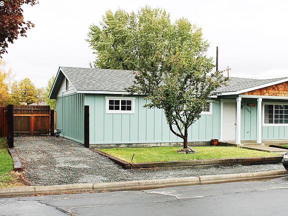 2nd image of 3289 River Park Dr