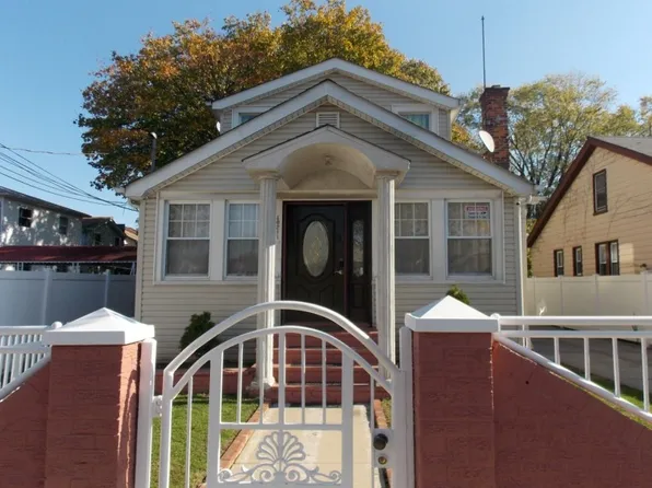 10211 215th St, Queens Village, NY 11429