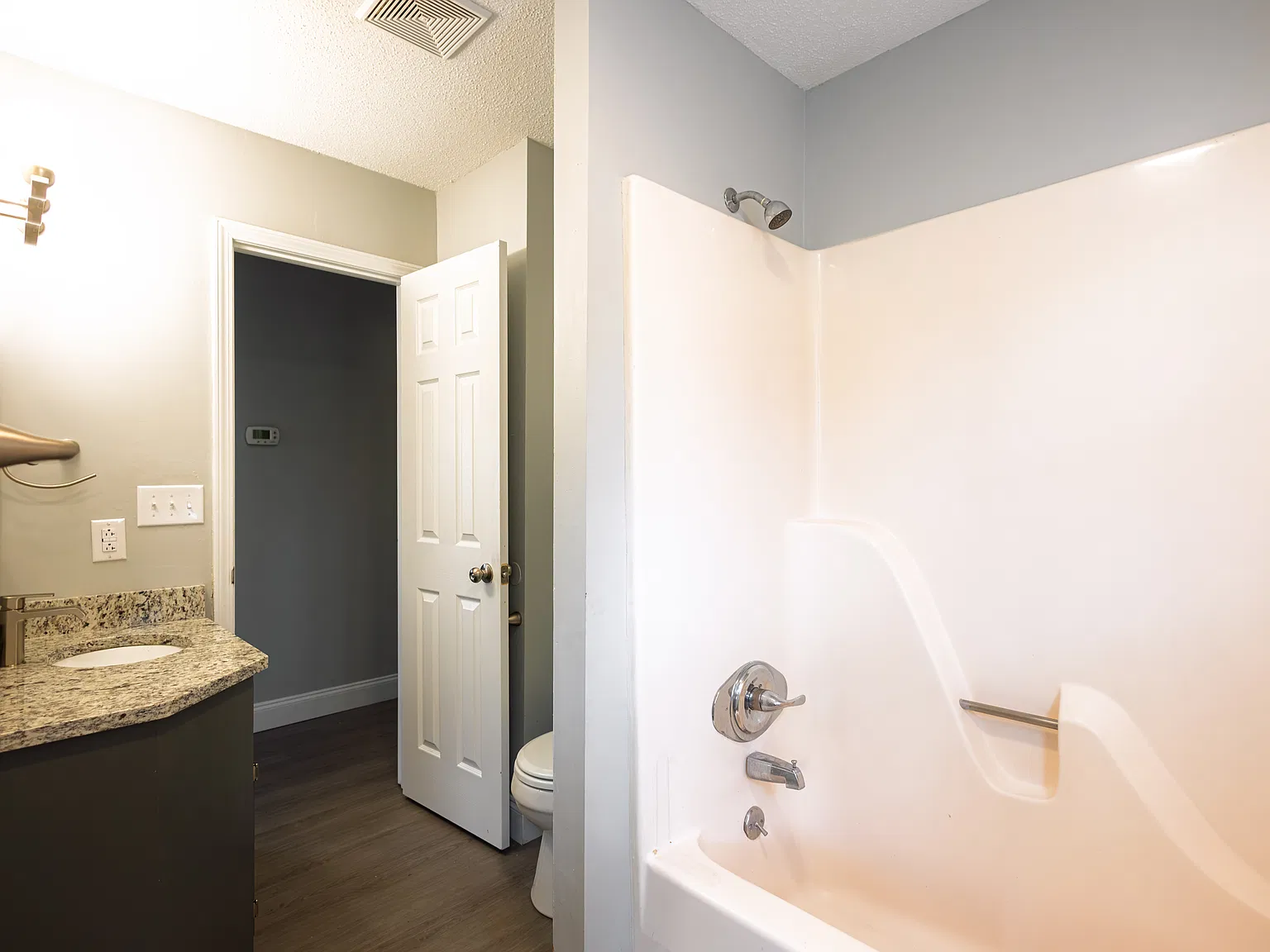 2 bed, 900 sqft, $1,200 — Photo 2