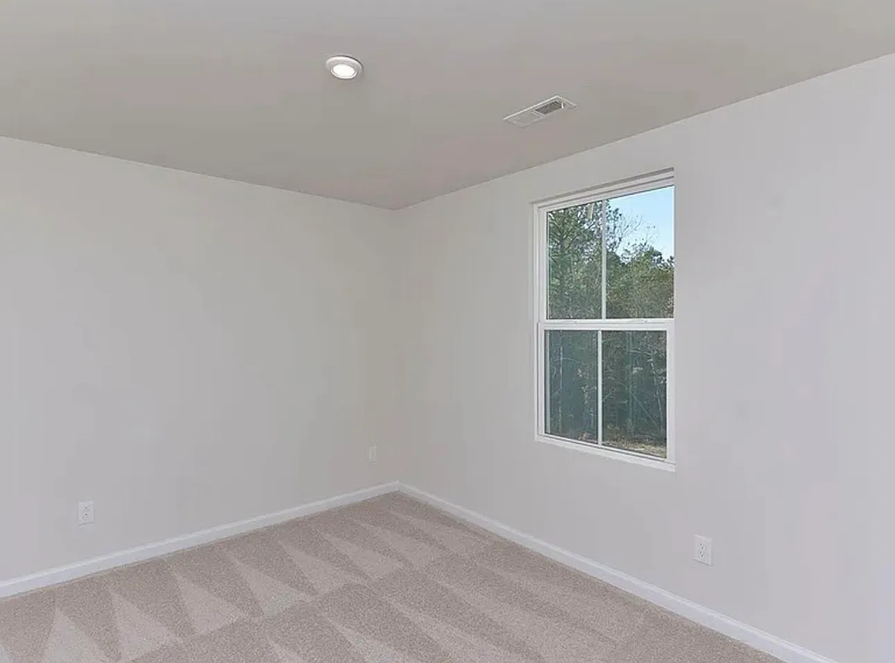 4 bed, 2.5 bath, 1918 sqft, $2,139 — Photo 4