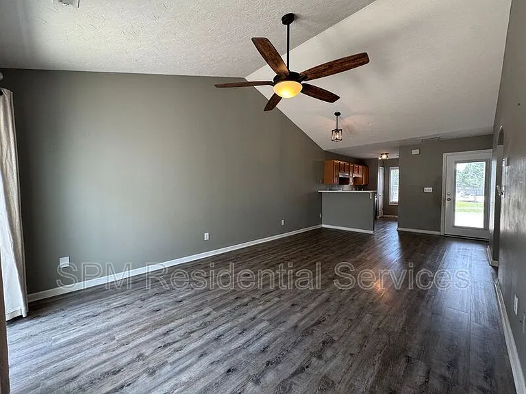 723 Sunseeker Dr — Photo 9
