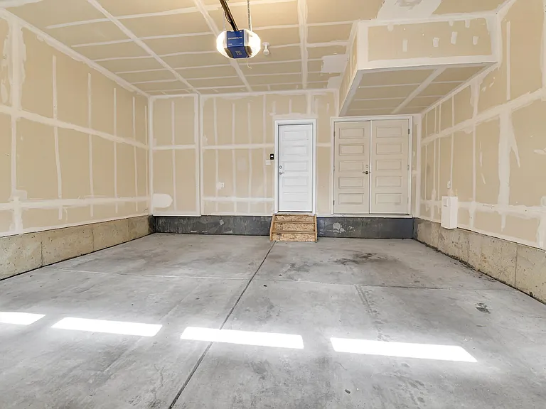 2350 S Troy Ct — Photo 38