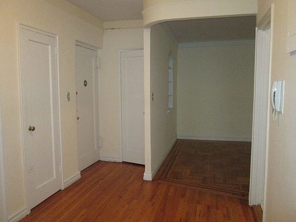 3rd image of 4120 46th St APT 3L