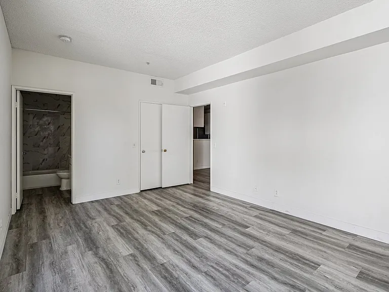 11657 Oxnard Str. — Photo 24