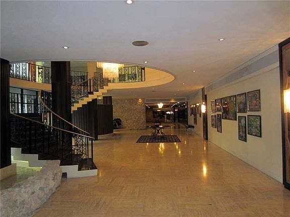 4th image of 5555 Collins Ave APT 11D