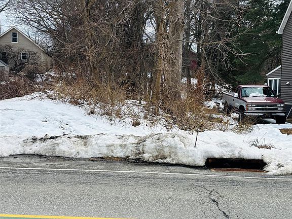 2nd image of Between 229 and 231 Westchester Avenue