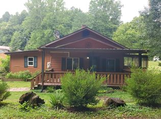952 Meadow Fork School Rd, Oak Hill, WV 25901