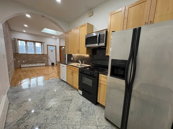 138 Frost Street image 2 of 8