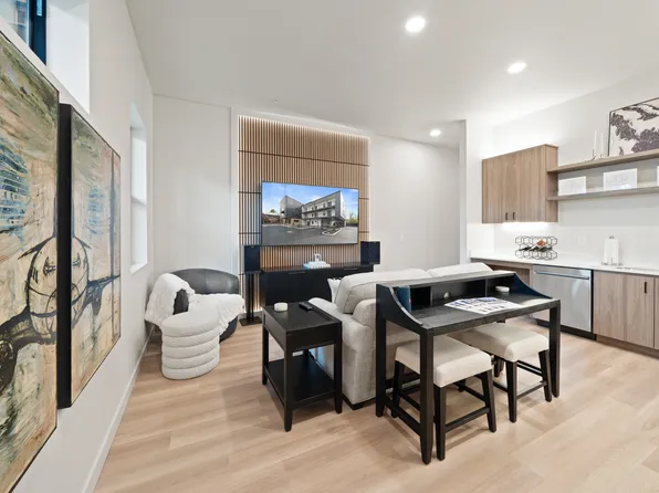 7044 SW Gonzaga St #102, Portland, OR 97223