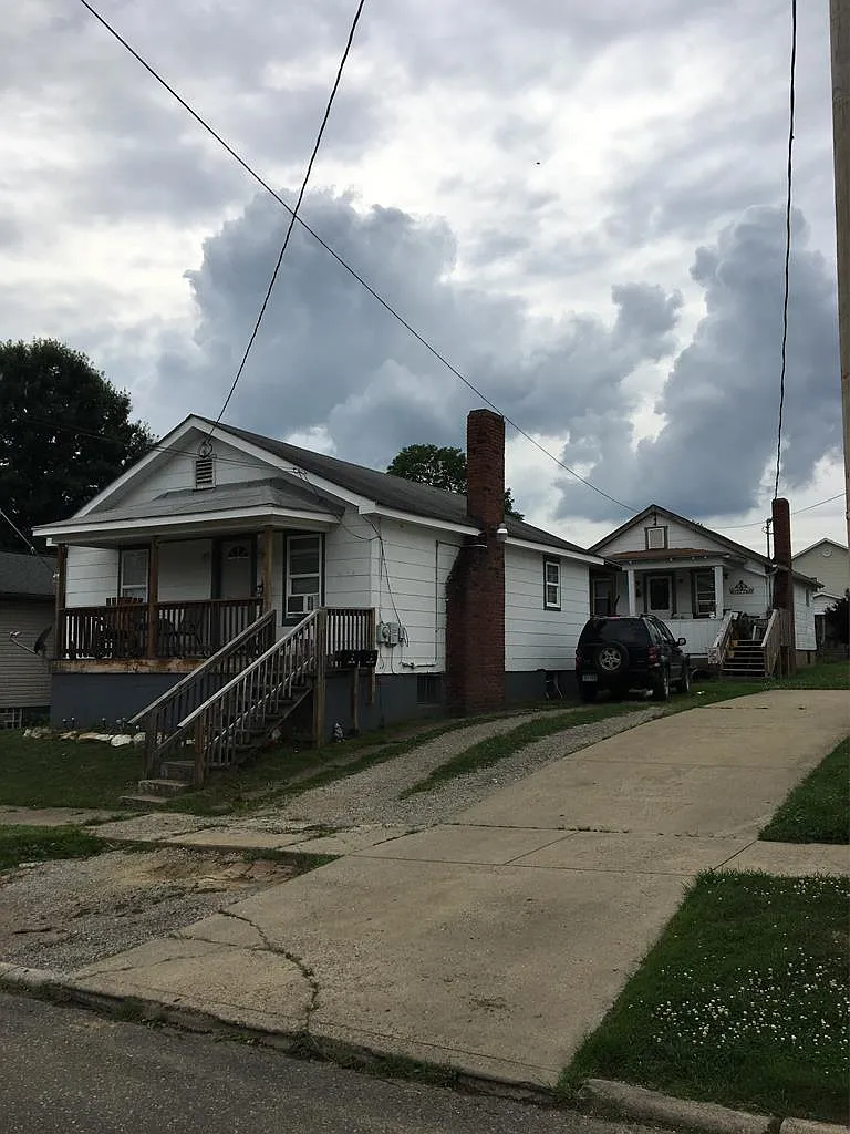 55 Oak Avenue photo 1