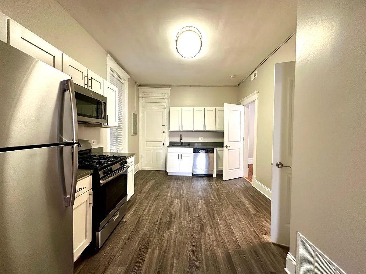 Building Photo - 1824 N Paulina St #1F