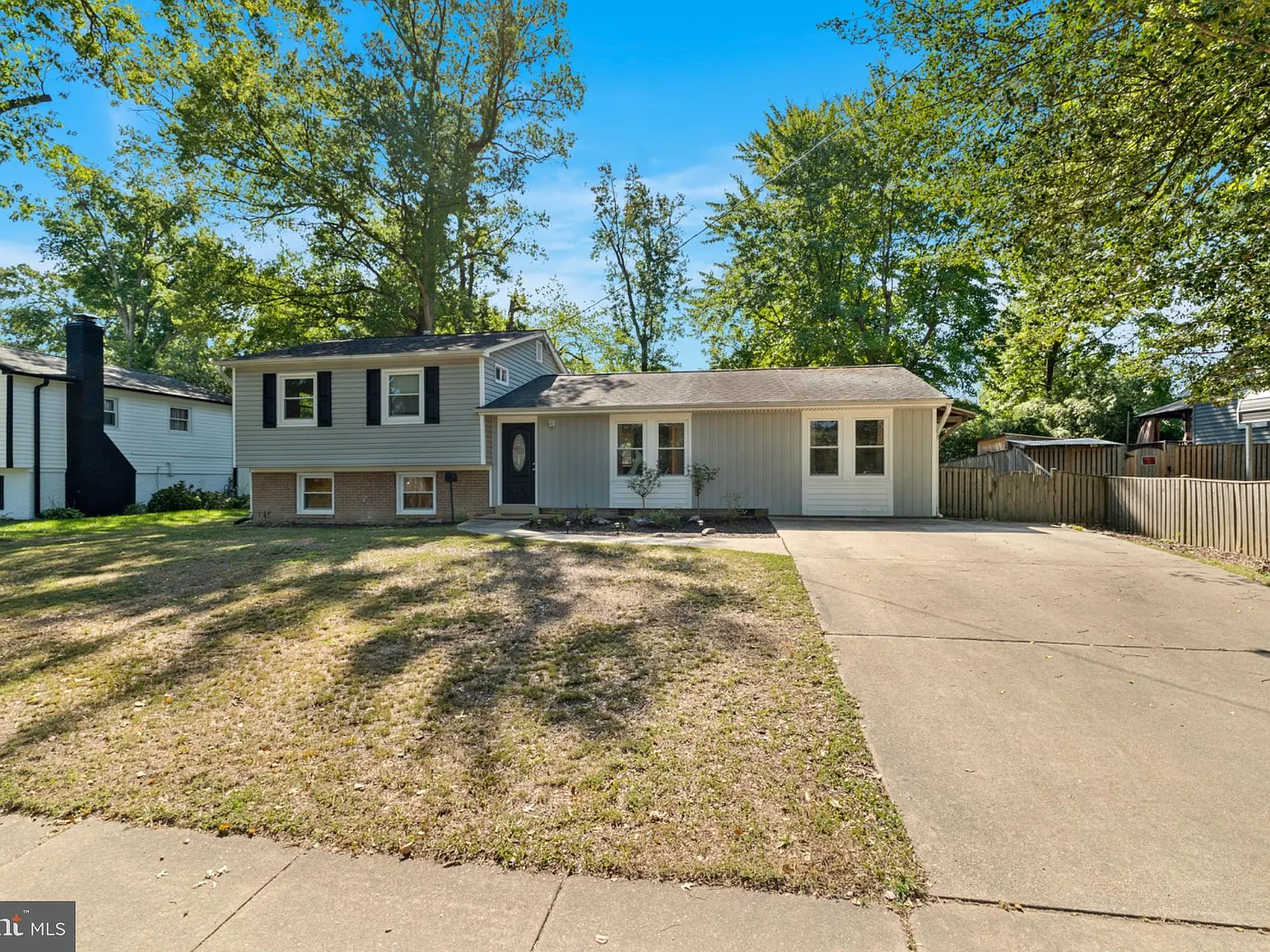 3 bed, 2.0 bath, 1352 sqft, $3,450 — Photo 2