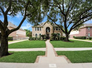 16 Twin Valley Dr, Sugar Land, TX 77479