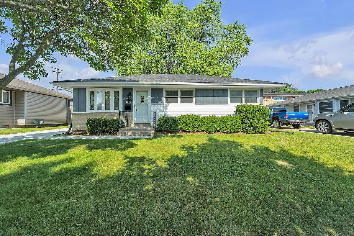 2616 Loraine AVENUE photo 1