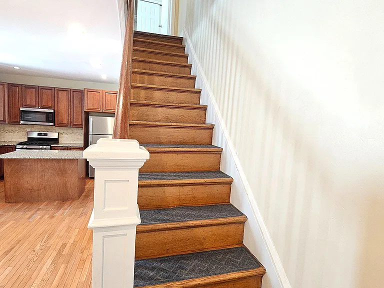 130 Rockland Ave — Photo 10