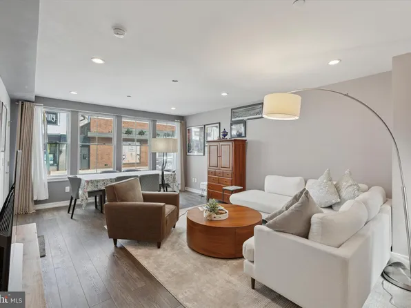 528 S 5th St #1F, Philadelphia, PA 19147