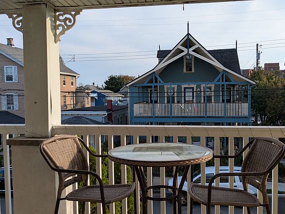 Higher bar height stools offer better water views.