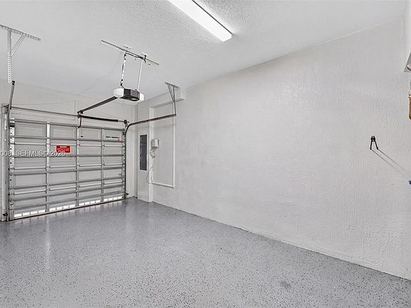 4th image of 11024 W 35th Ln