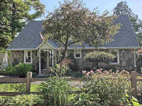 4th image of 11015 Lake Ave