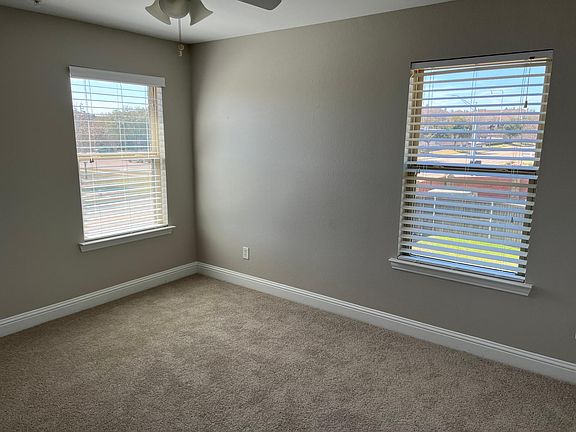 3rd image of 412 Hunt Dr