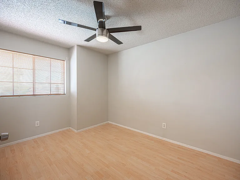 7660 Kalmalii Ave — Photo 35