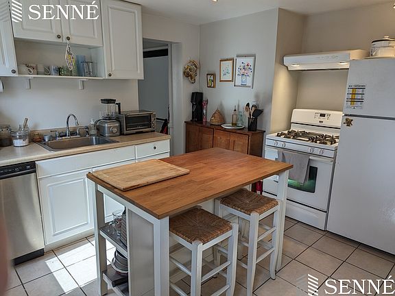 2nd image of 33 Paulina St #2