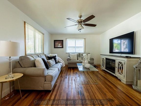 4th image of 629 N White Ave