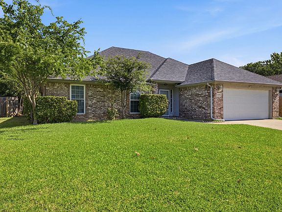 3rd image of 1040 Hillwood Dr