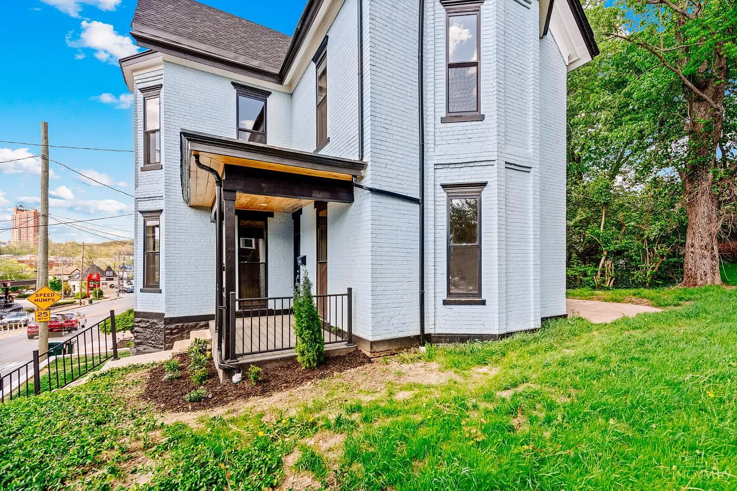 3 bed, 2.5 bath, 1872 sqft, $3,500 — Photo 3