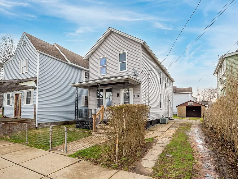 105 Broadway St — Photo 7