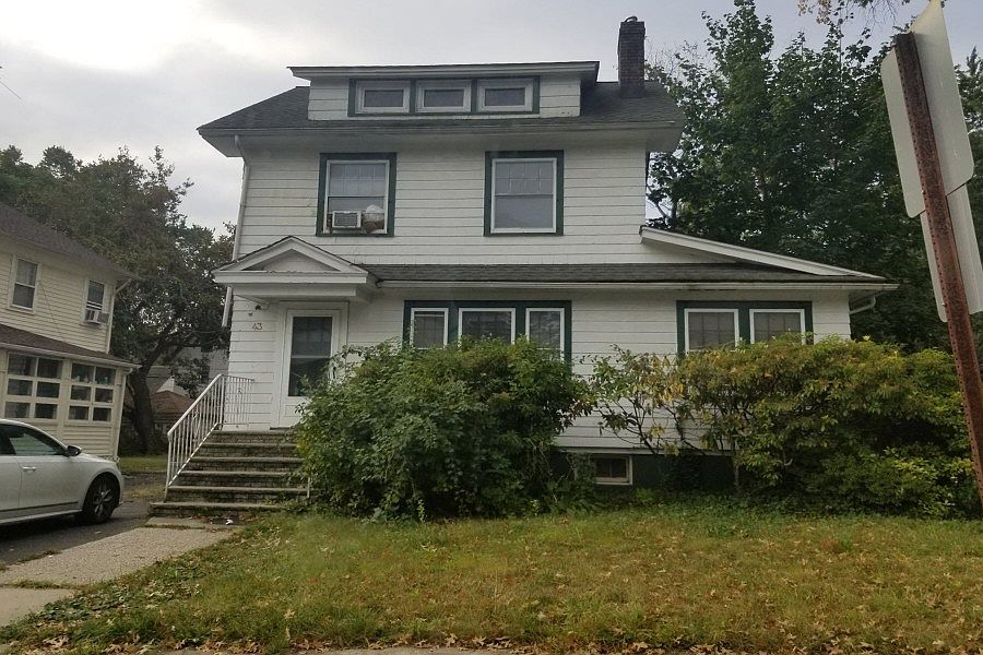 1st image of 43 Park End Pl
