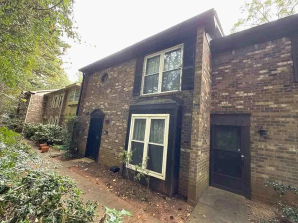 714 Garden View Dr, Stone Mountain, GA 30083
