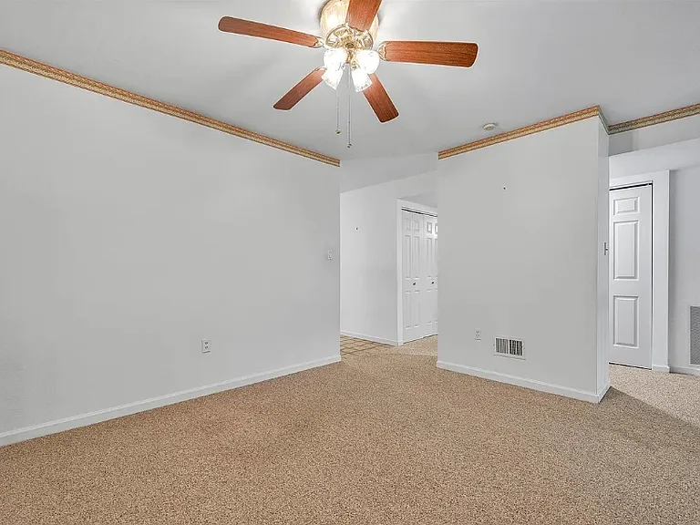 105 Valley Greene Cir #105 — Photo 5