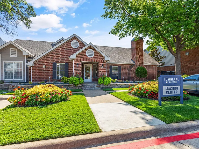 Townlake Of Coppell — Photo 32