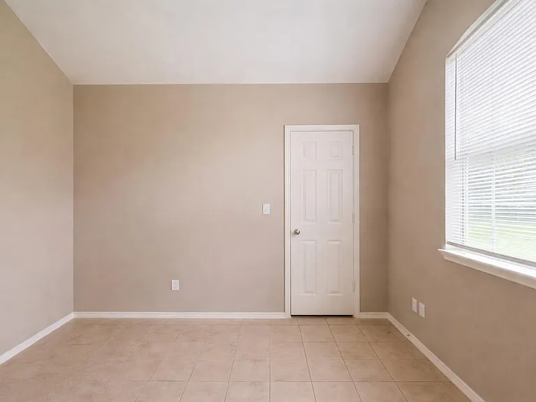 9104 N Green River Dr #A — Photo 30